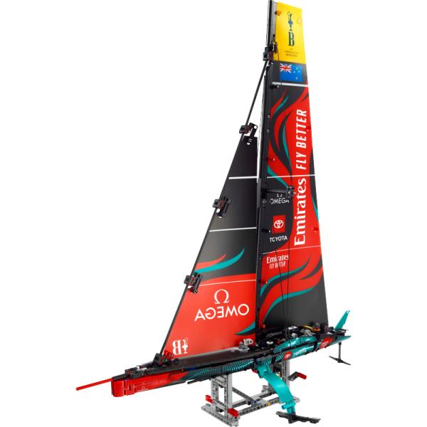 42174 | Emirates Team New Zealand AC75 Yacht