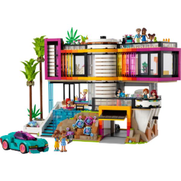 42639 | Andrea's Modern Mansion