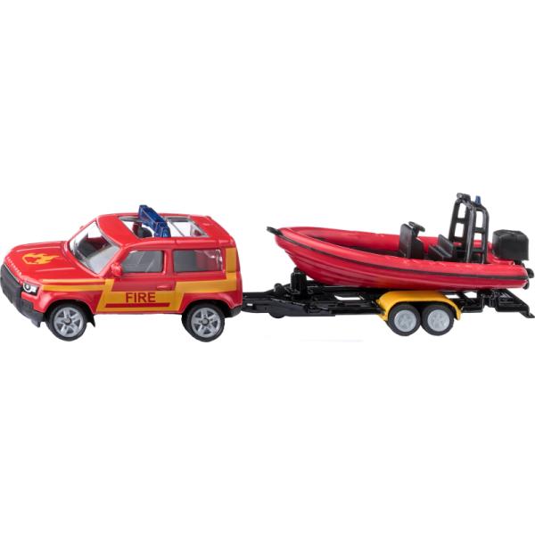 1608 | Land Rover Defender with Boat